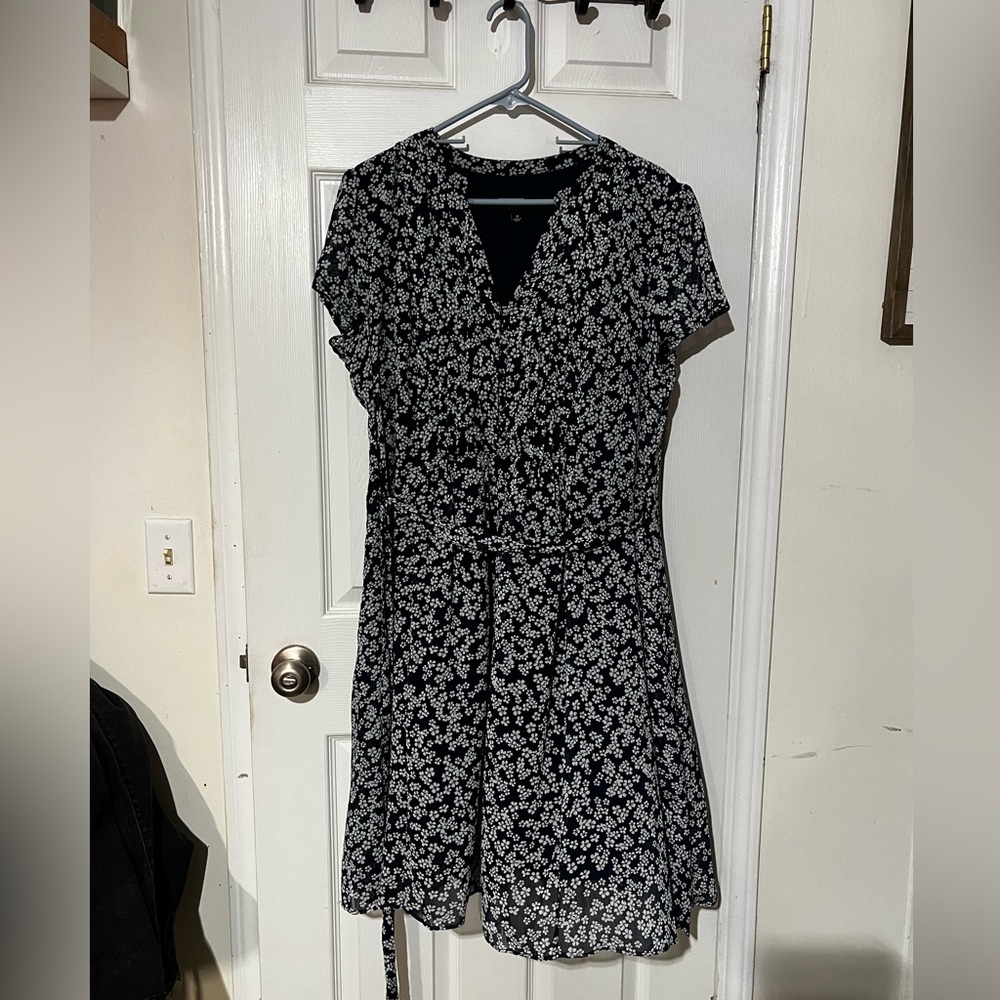 NWT MSK navy dress with white flowers and belt.